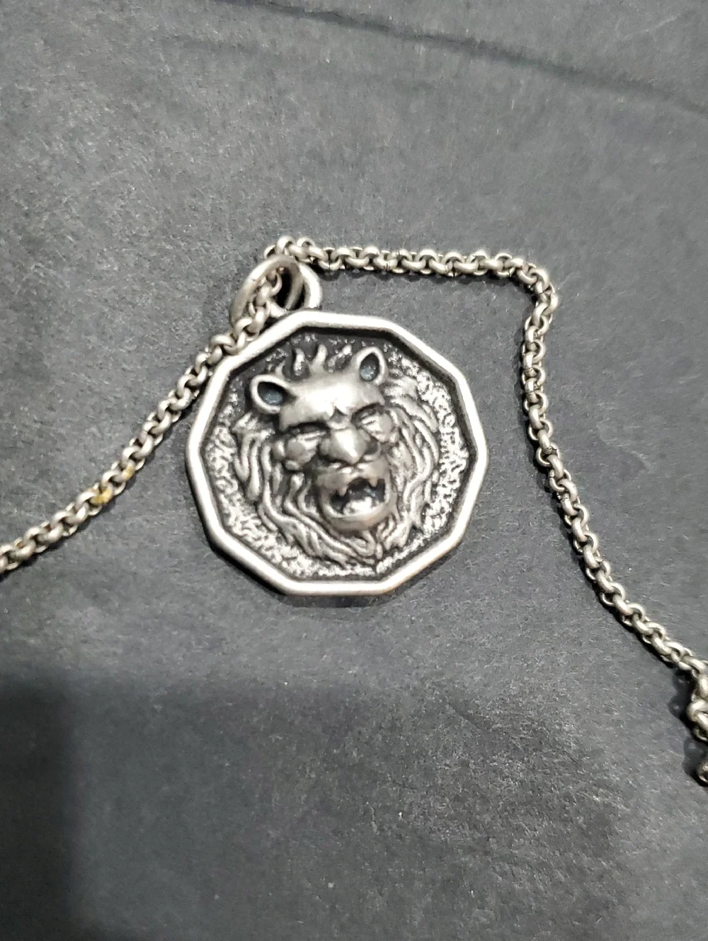 Steve Madden Men's Oxidized Lion Head‎ Coin Pendant Stainless steel Necklace new